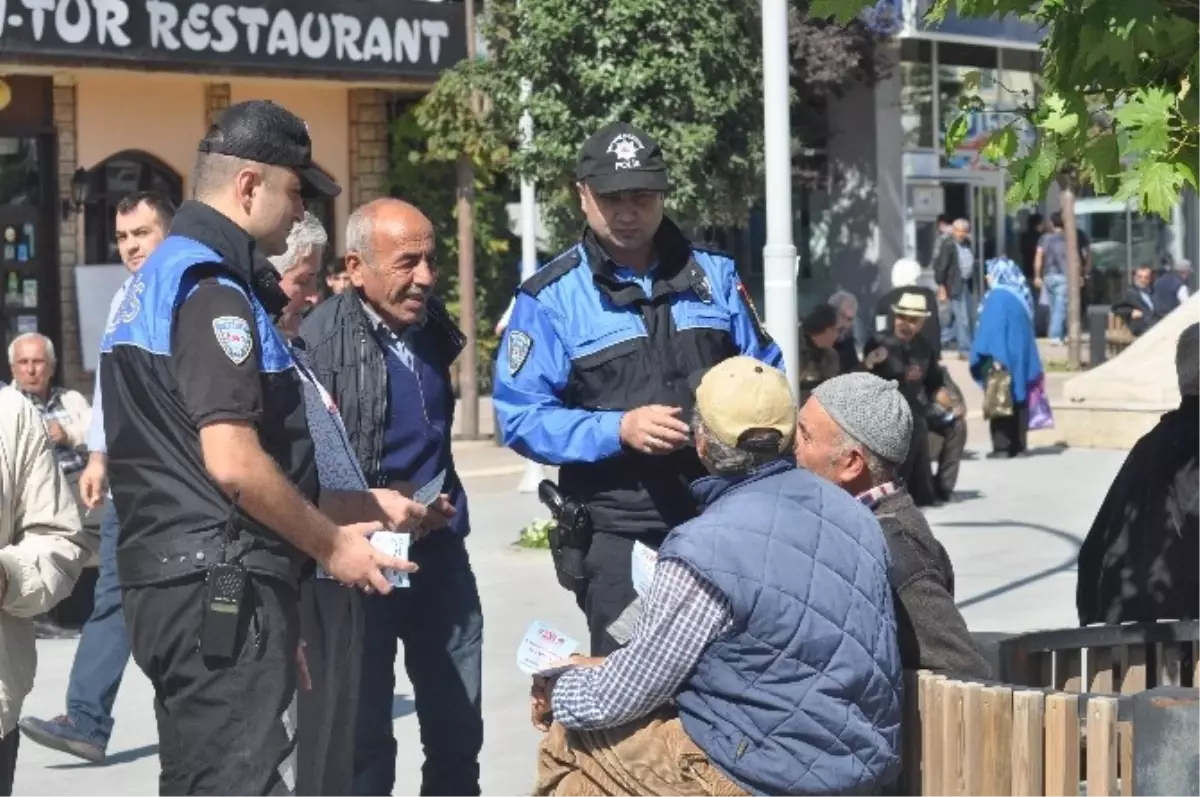 Bolu Polisi Dolandırıcılara Karşı Broşür Dağıtıyor