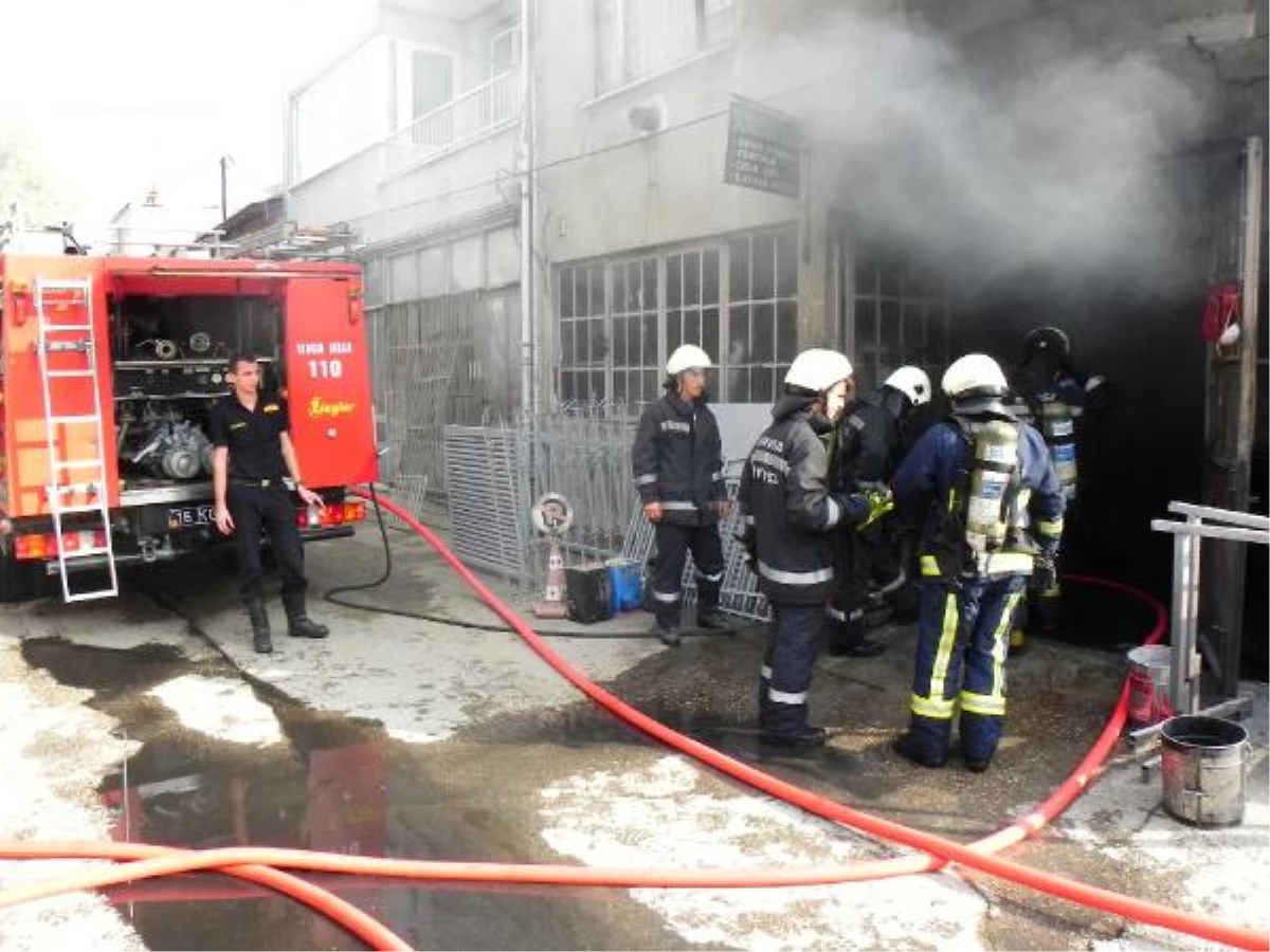 Bursa\'da Atölyede Patlama: 2 Hafif Yaralı