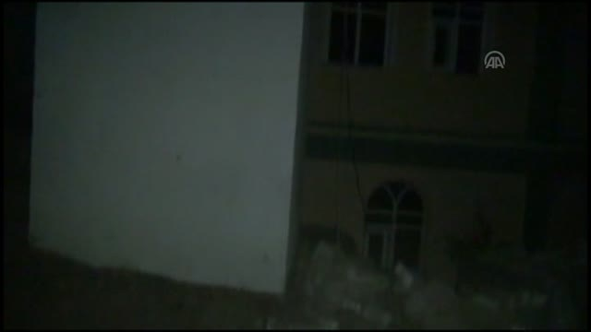 Fırtına, Minareyi Devirdi