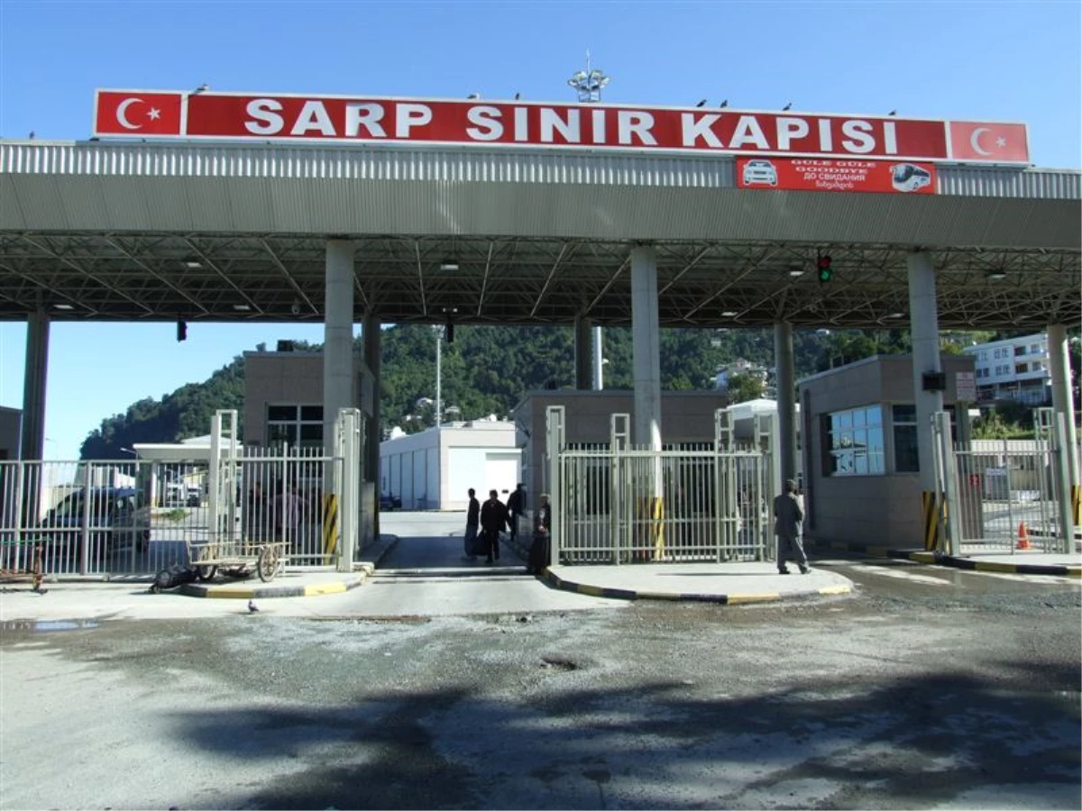 İhracatçı Sarp Kapısı\'ndan Şikayetçi