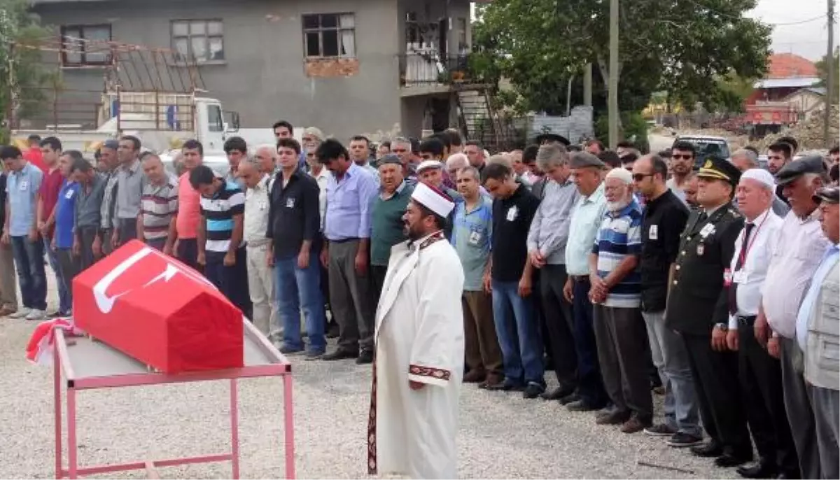 İntihar Ettiği Öne Sürülen Askere Cenaze Töreni (2)