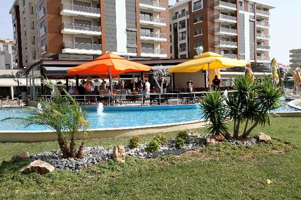Karşıyaka\'nın Yeni Yüzü "Kent Resto" Açıldı