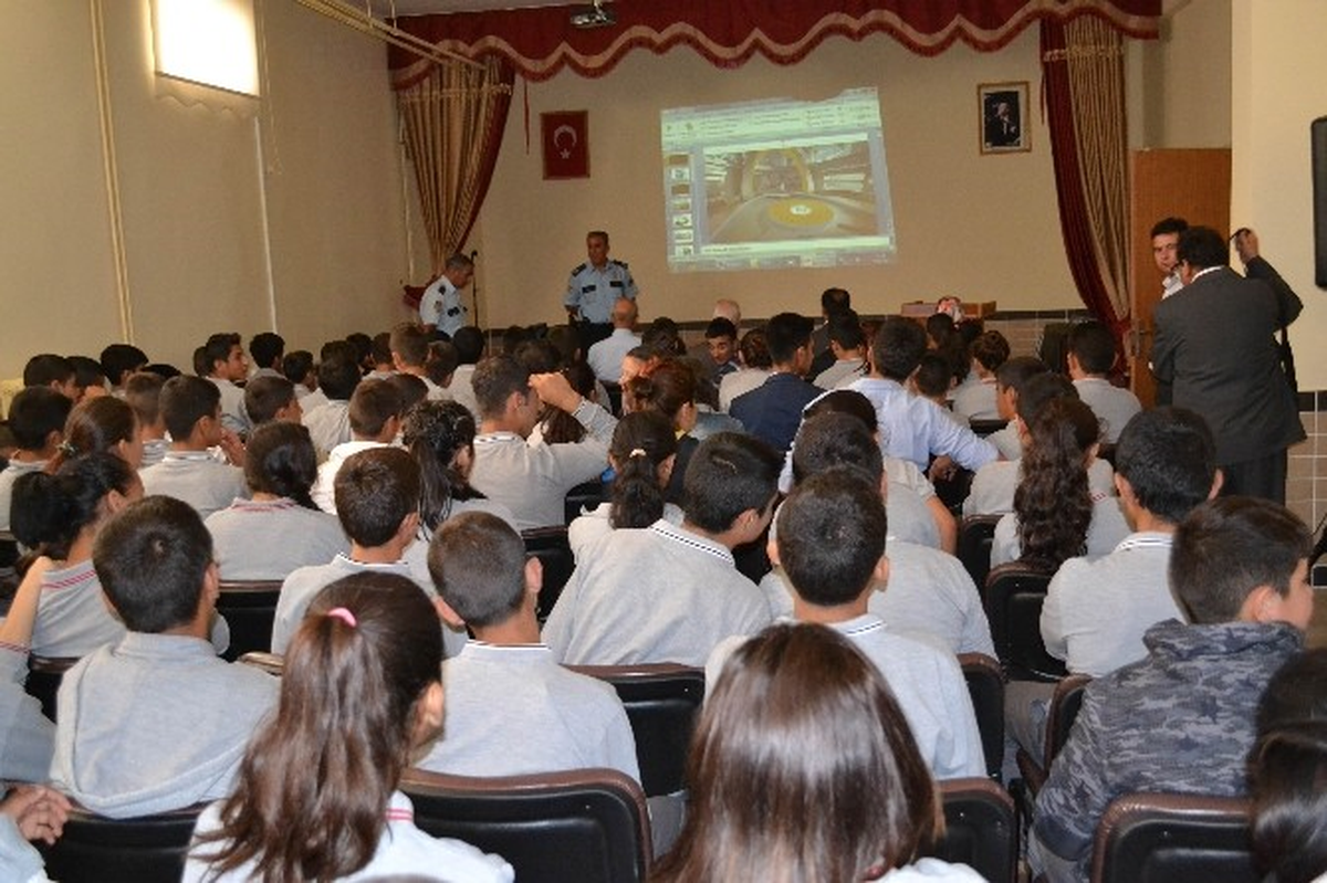 Kulu\'da Öğrencilere Trafik Dedektiflik Dersi