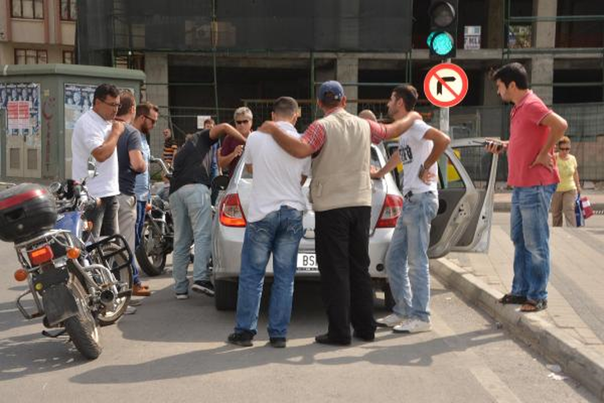 Otomobilli Kapkaççılar 5 Dakikada Yakalandı