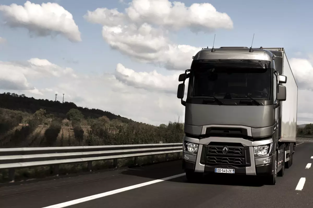 Renault Trucks T Serisi "2015 Yılın Kamyonu" Seçildi