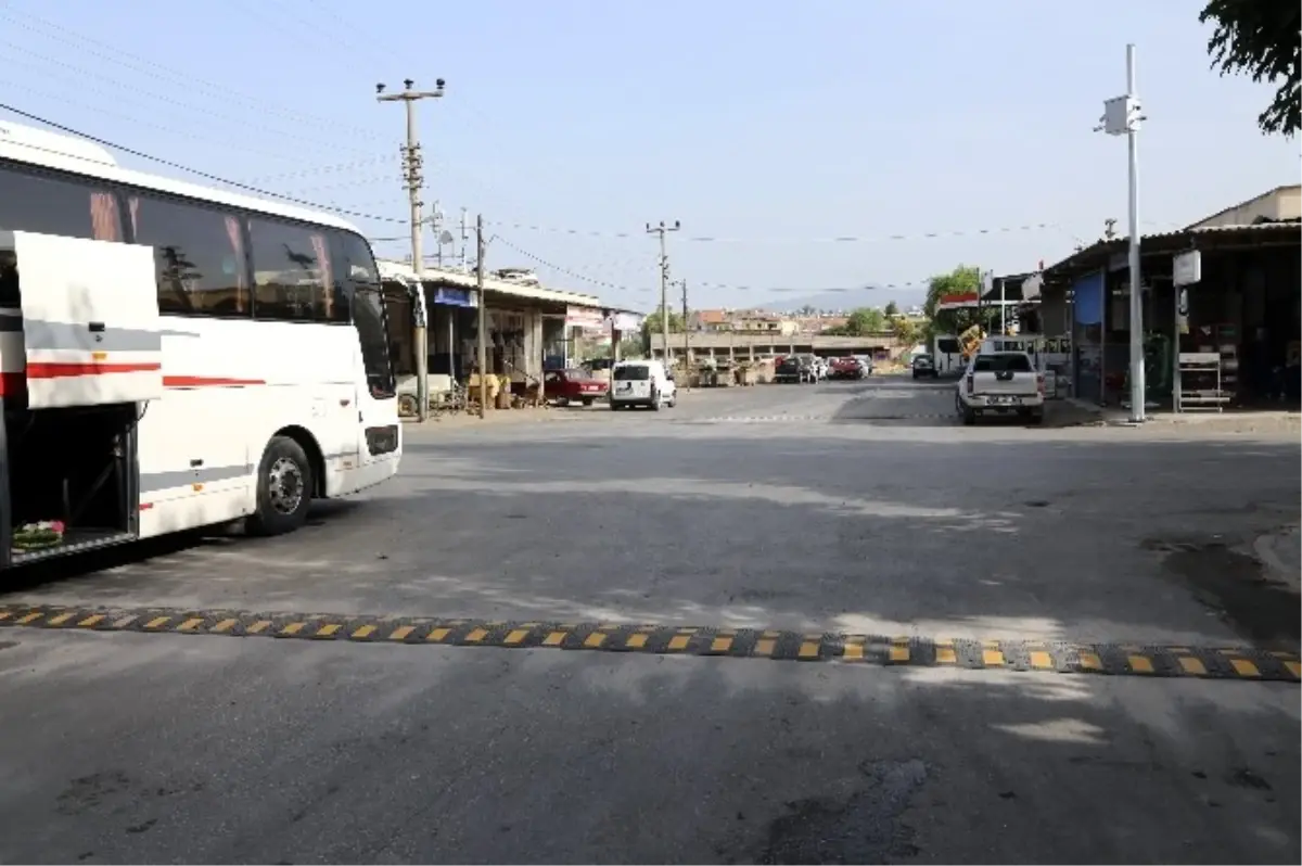 Selçuk Belediyesi\'nden Yol Kasis Çalışmaları