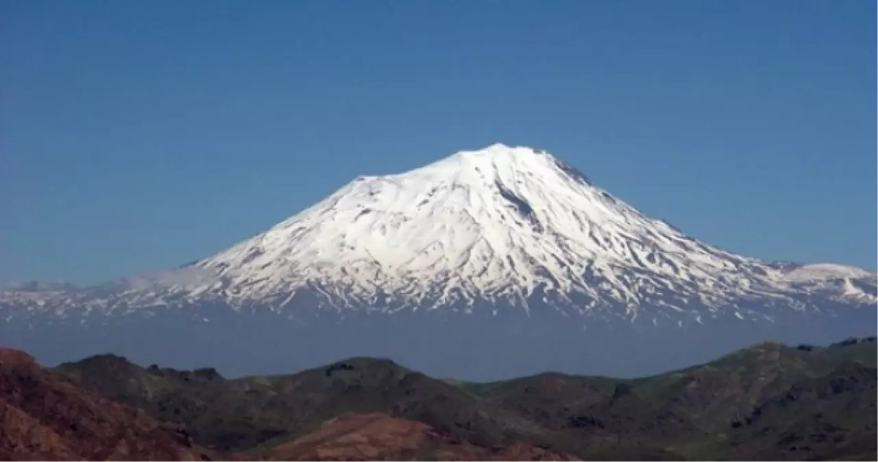 Ağrı Dağı Karla Kaplanmaya Başladı