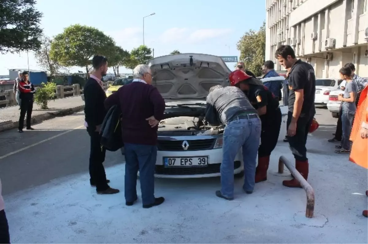 Alev Alan Araçtan Son Anda Kurtuldu