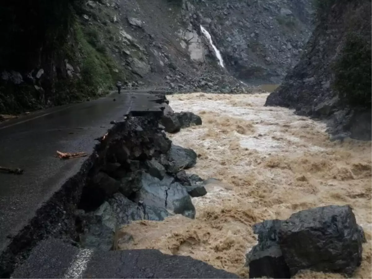 Artvin\'de Şiddetli Yağış