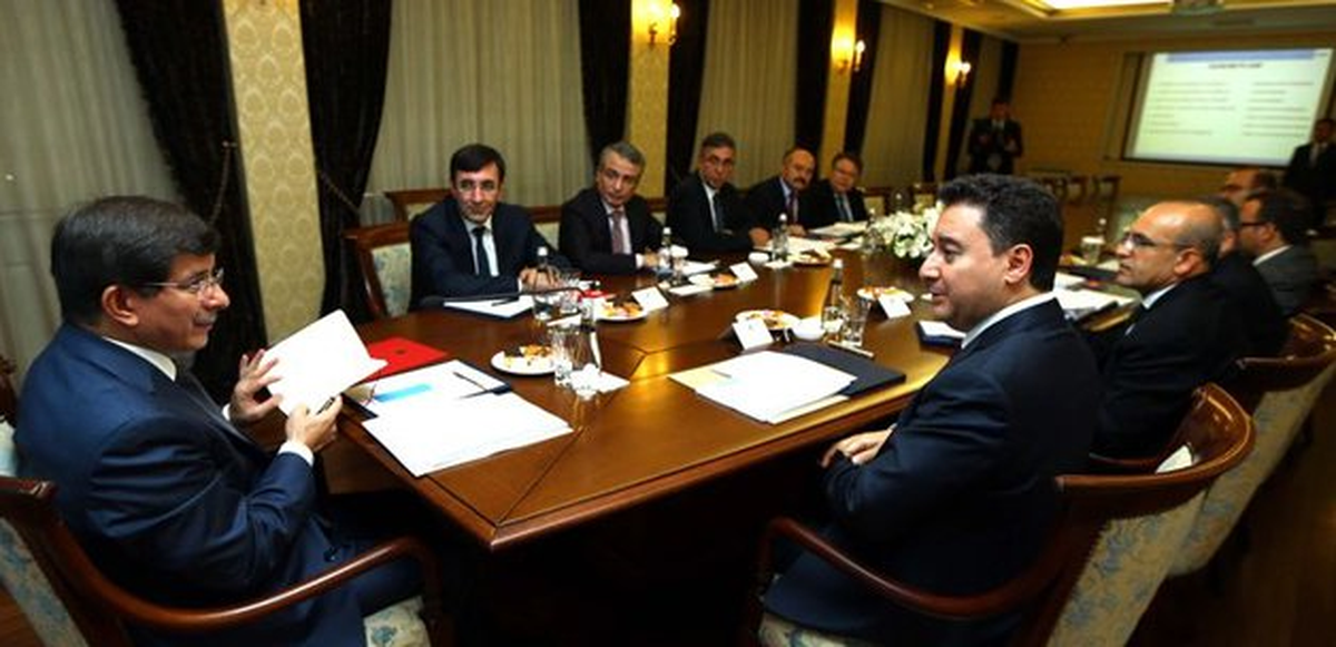 Başbakan Davutoğlu\'na Ekonomiyle İlgili Sunum Yapıldı