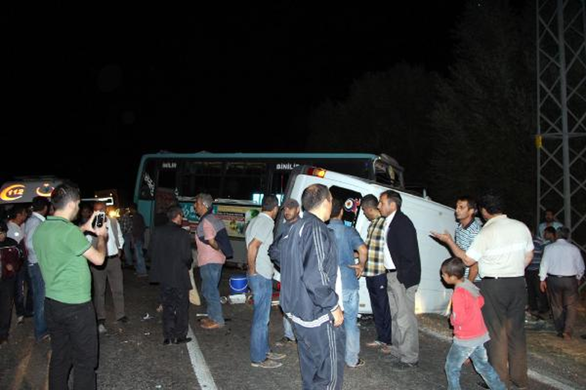 Bingöl\'de Kaza: 1 Ölü, 13 Yaralı
