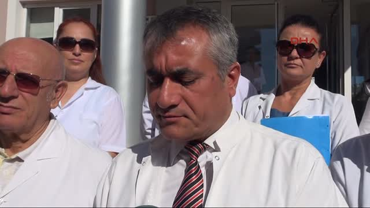 Antalya\'da Diş Hekimlerinden Yönetmelik Protestosu