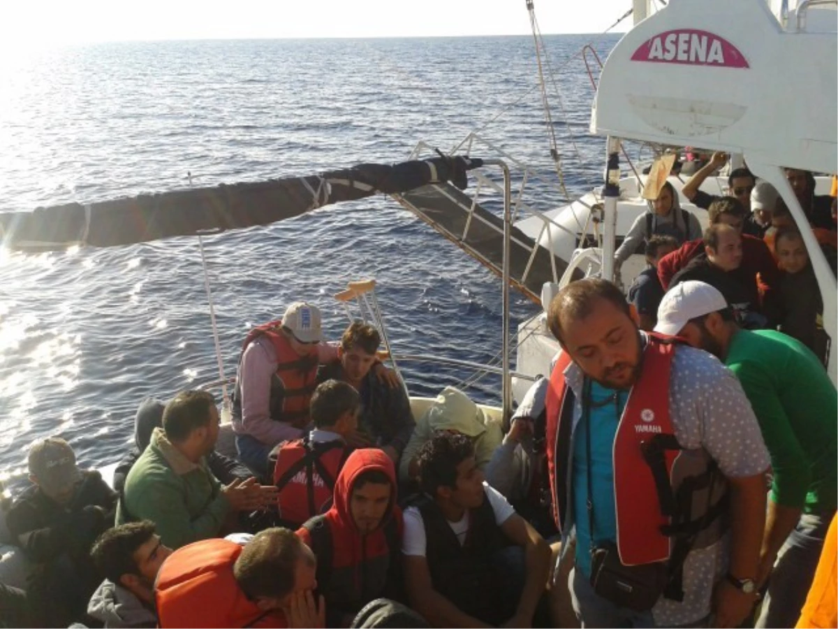 Ege Denizi\'nde İki Günde 178 Göçmen Kurtarıldı