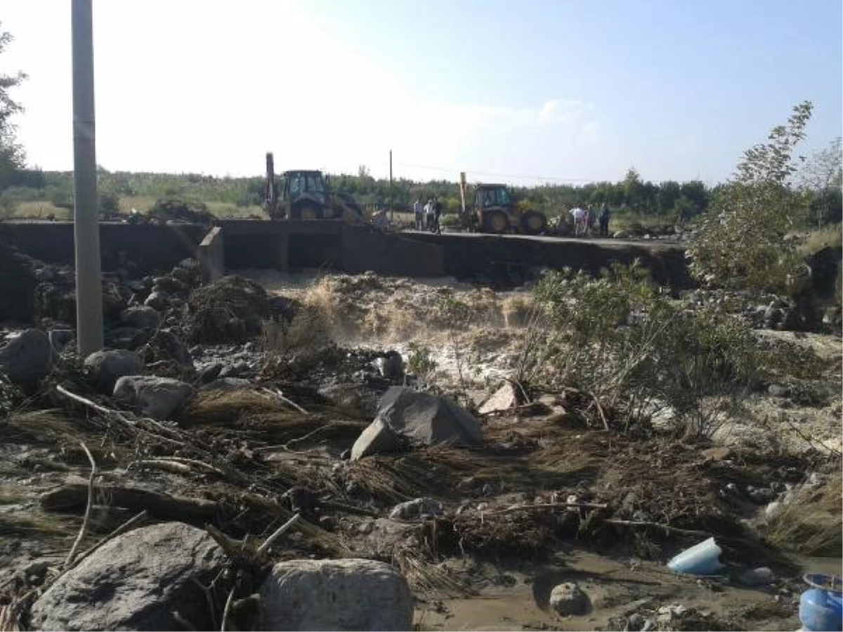 Erzin\'de Sel Felaketi: 1 Ölü, 5 Kişi Kayıp (2)