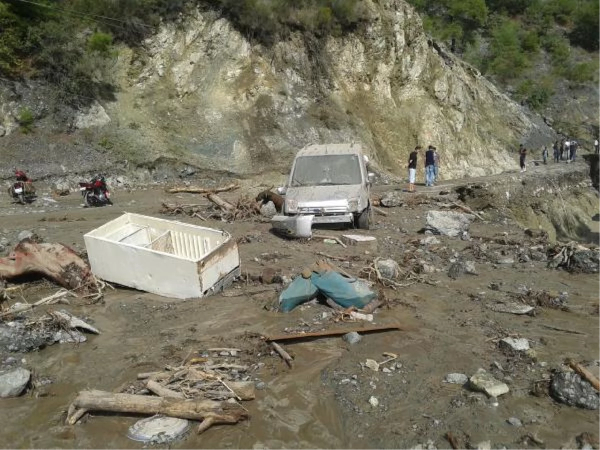 Erzin\'de Sel Felaketi: 1 Ölü, 5 Kişi Kayıp (3)