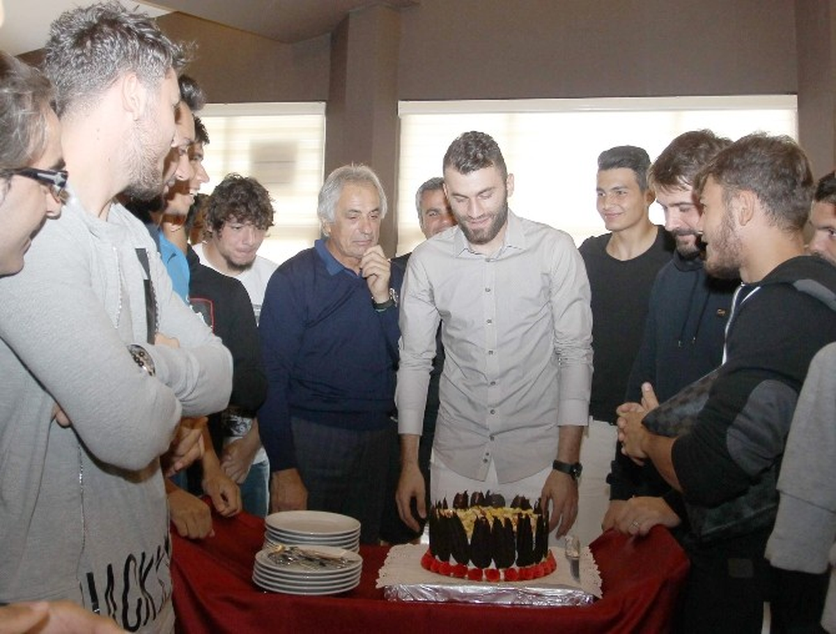 Mustafa Yumlu\'ya Sürpriz Doğum Günü