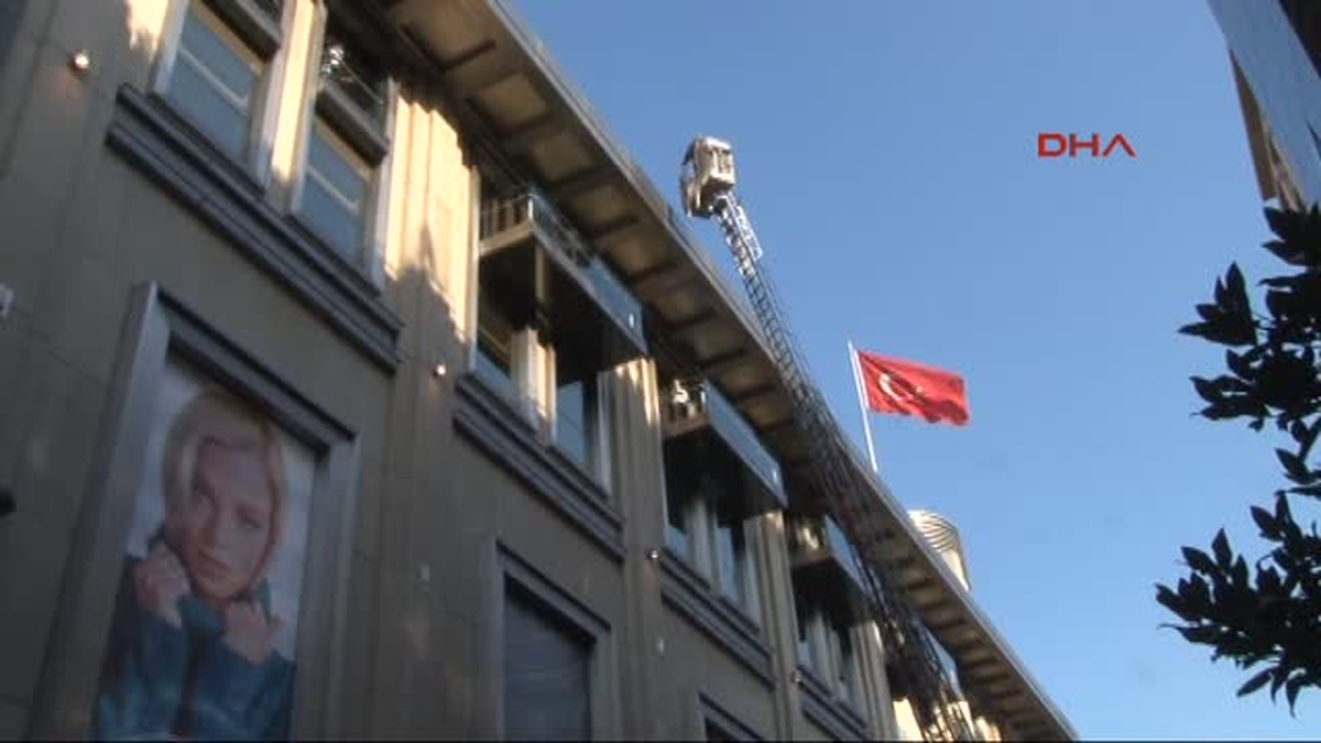 Nişantaşı\'nda AVM Yangını