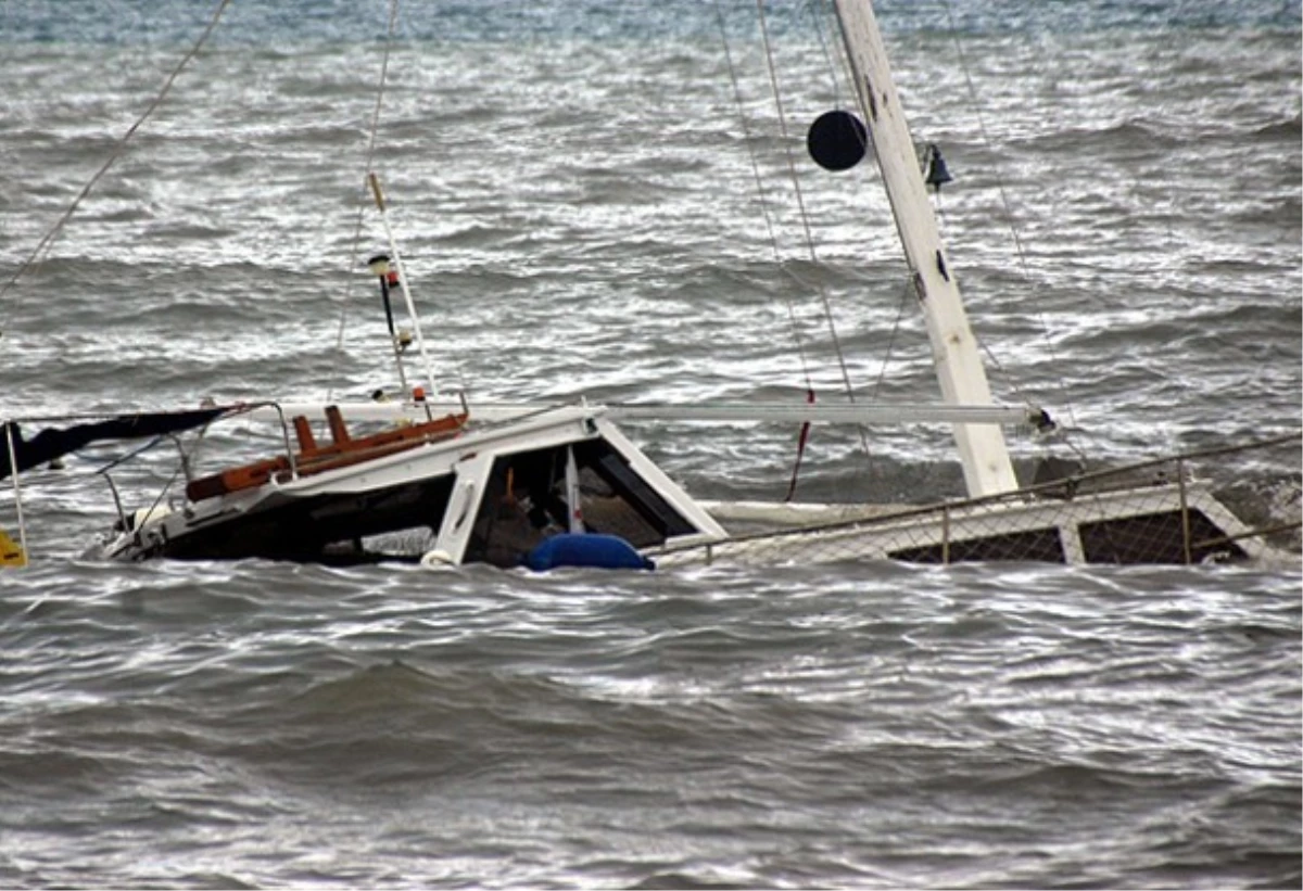 Paraguay\'da Tekne Battı: 15 Kayıp