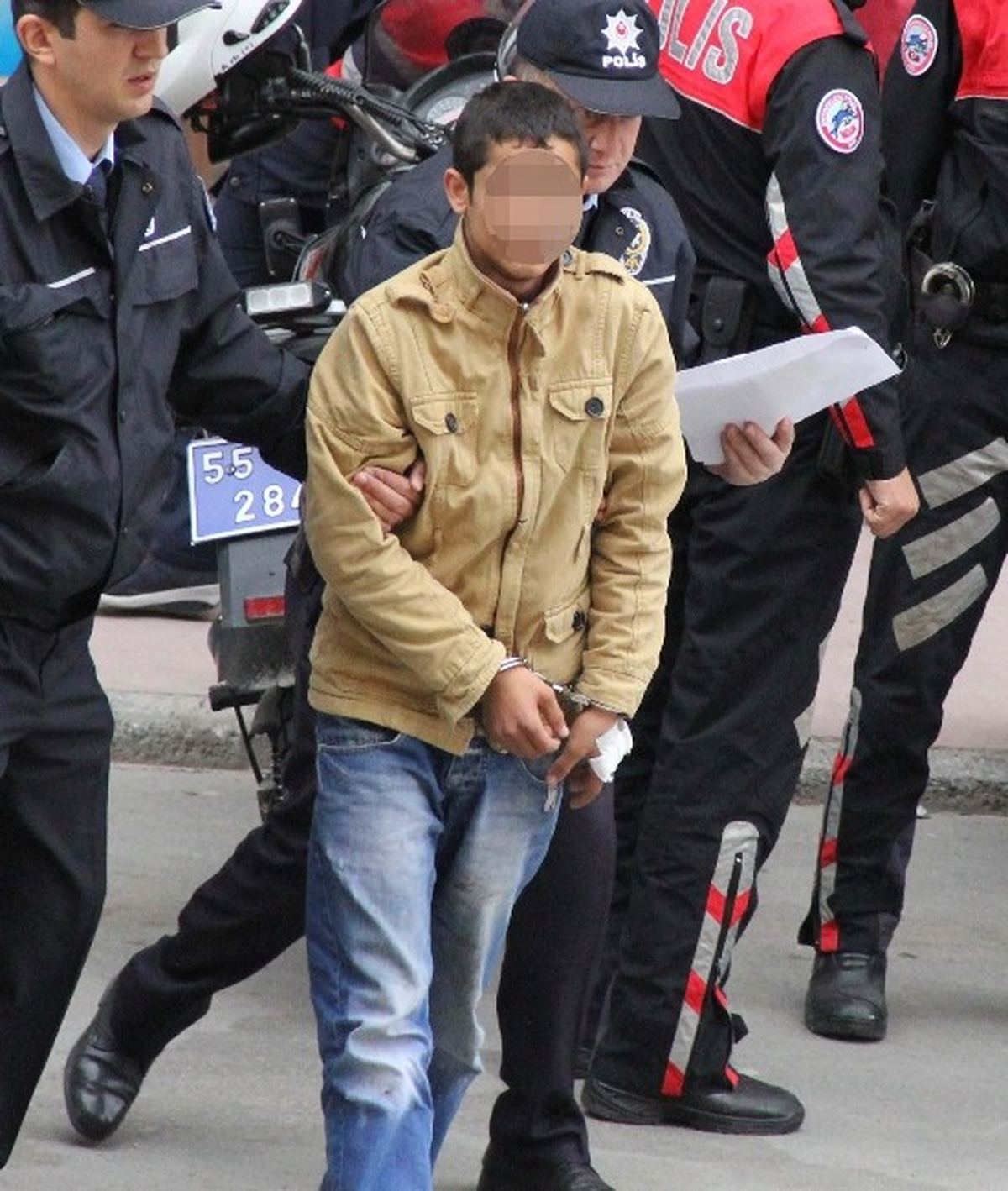 Polise 1 Gram Dişi Hint Keneviri Bitkisi Satan Gence 4 Yıl 2 Ay Hapis