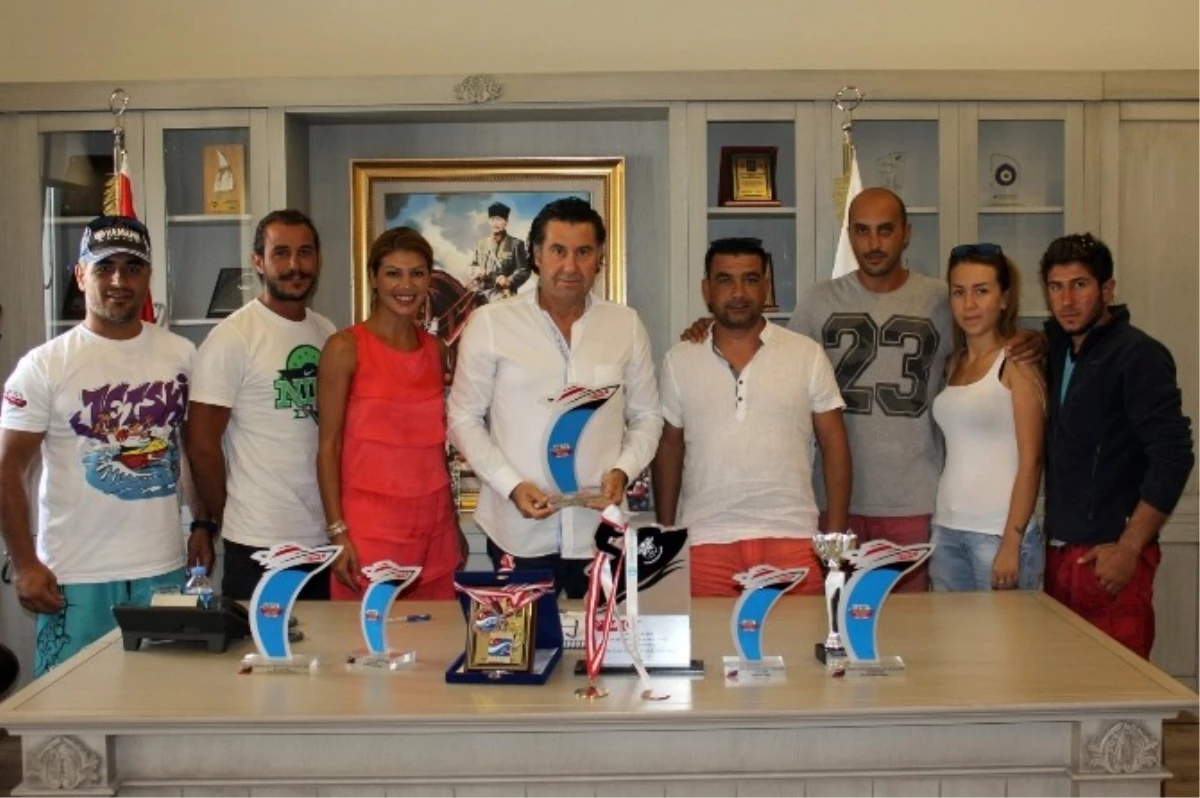 Su Jeti Sporcuları Başarılarını Başkan Kocadon ile Paylaştı