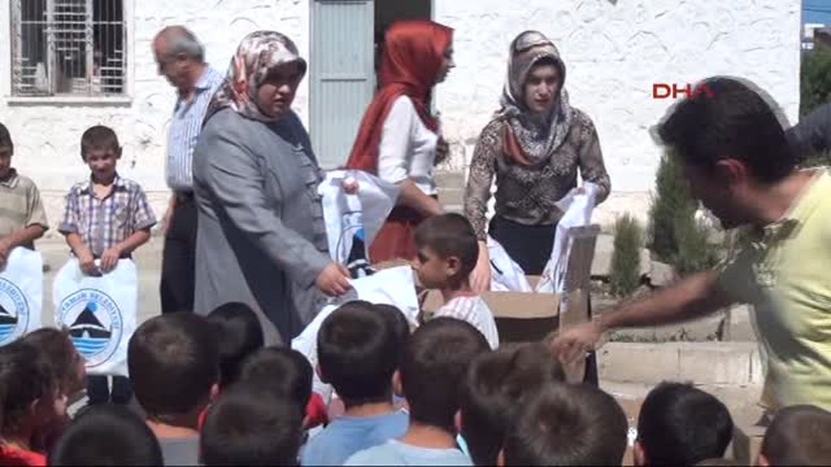 Togem 3 Bin Öğrenciye Bayramlık Dağıtıyor