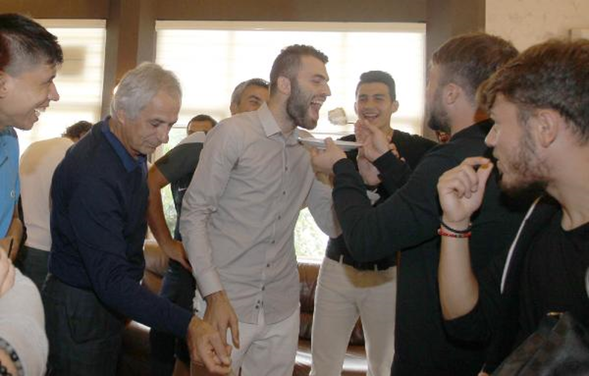 Trabzonsporlu Mustafa\'ya Sürpriz Doğum Günü