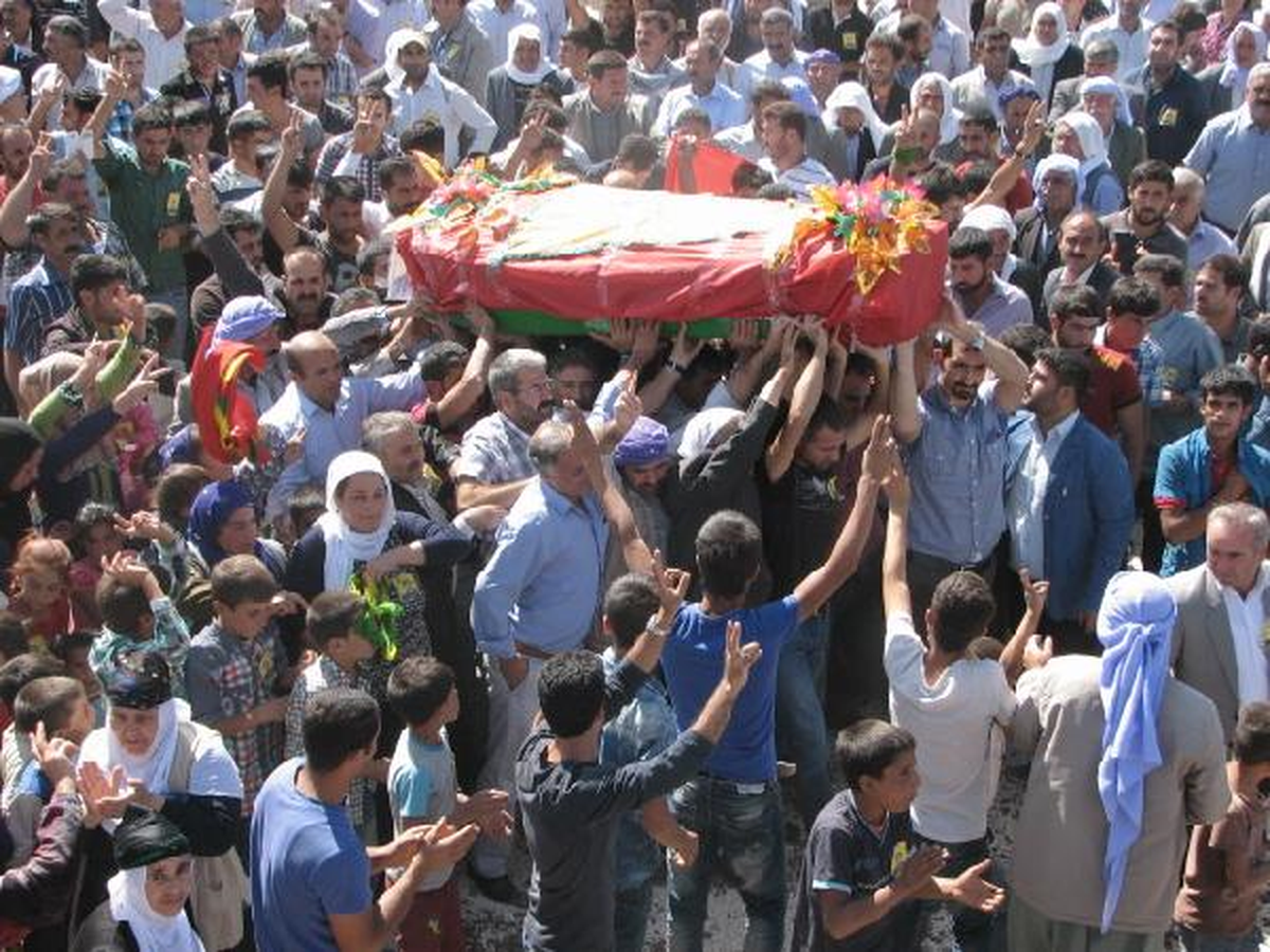Viranşehir\'de YPG\'linin Cenazesinde Gergilik