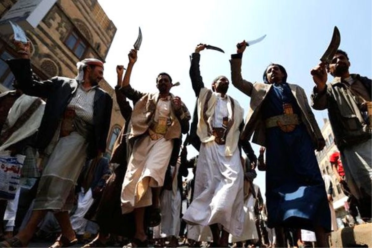 Yemen\'de Husiler Caddeleri Tutmaya Devam Ediyor