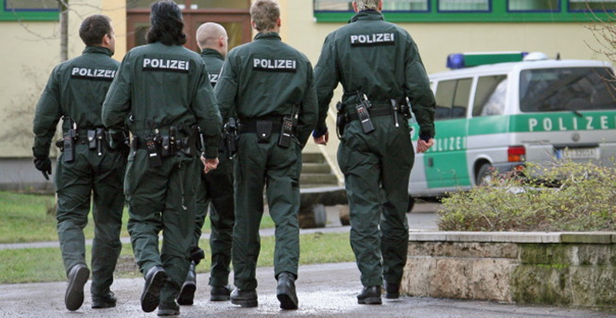 Alman Polisi, Amerikan Askerini Ayağından Vurarak Durdurabildi