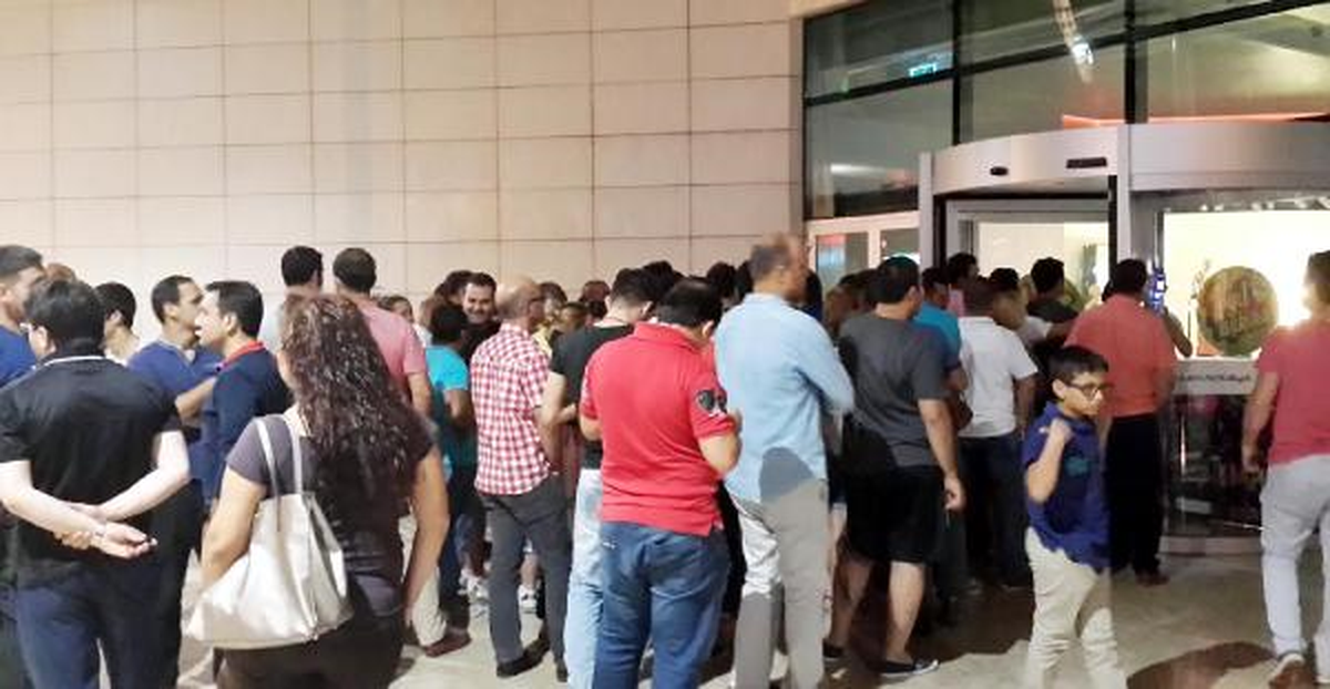 Antalya\'da Iphone 6 Kuyruğu