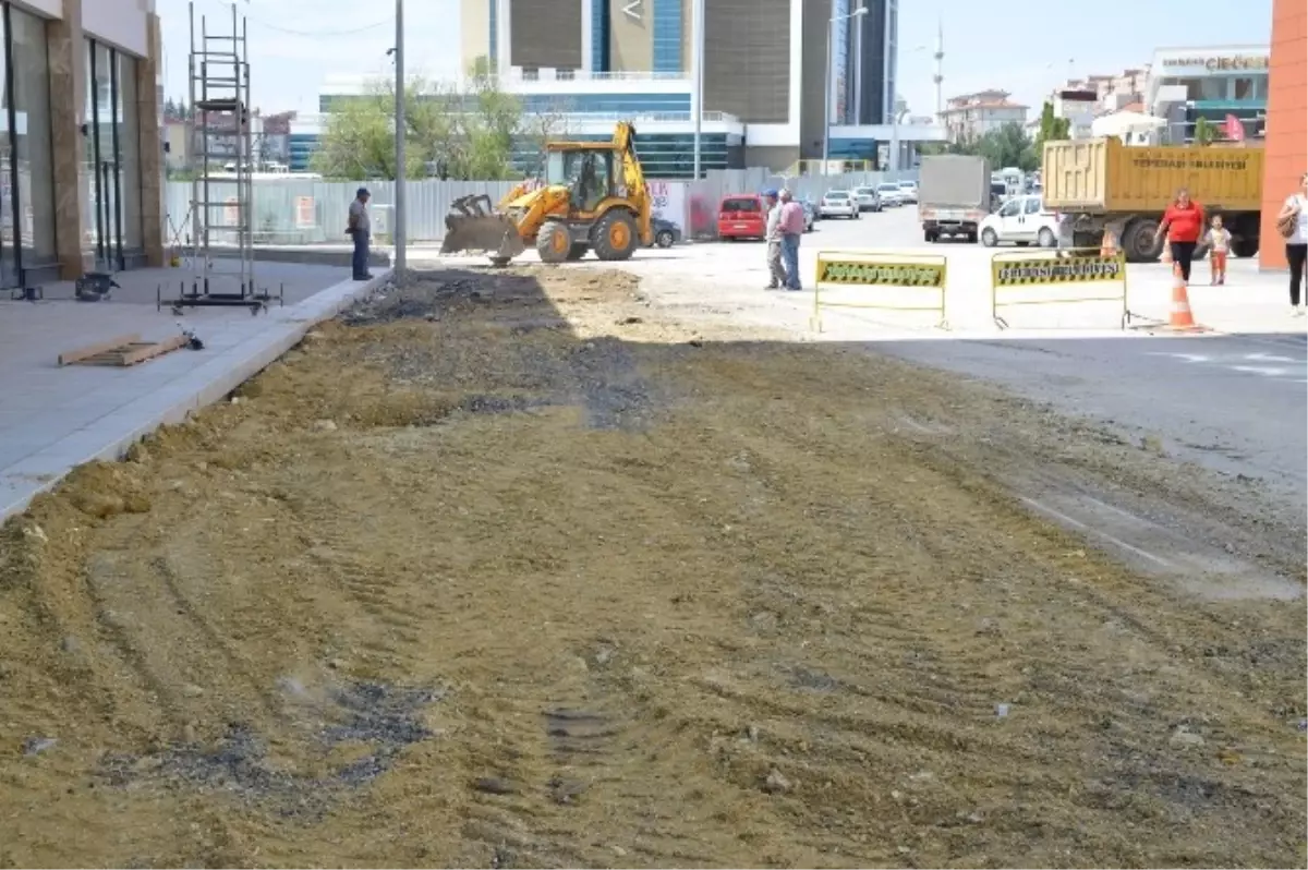 Tepebaşı\'nda Yol Çalışmaları Sürüyor