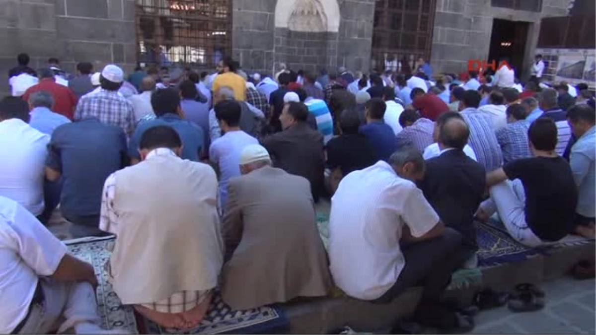 Diyarbakır\'da İslami Derneklerden Işid Protestosu