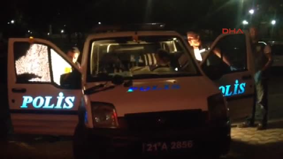 Diyarbakır\'da Polise Uzun Namlulu Silahlarla Saldırı: 3 Yaralı