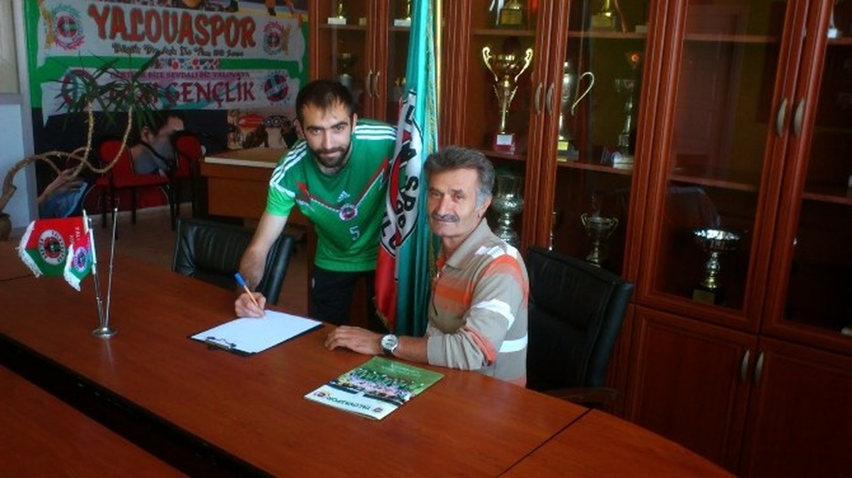 Eski Eskişehirsporlu Esat Özdemir Yalovaspor\'un Yolunu Tuttu