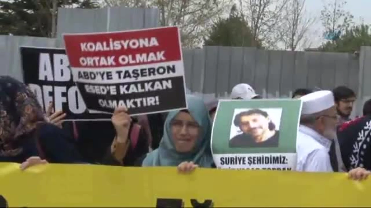 Fatih Camisi\'nde ABD\'nin Hava Saldırısı Protesto Edildi