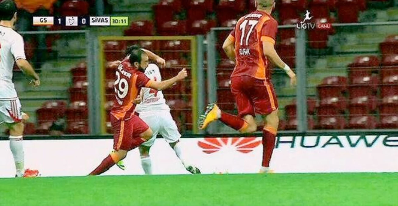 G.Saray Maçındaki Penaltı Kararı, Fenerbahçeli Taraftarları Kızdırdı