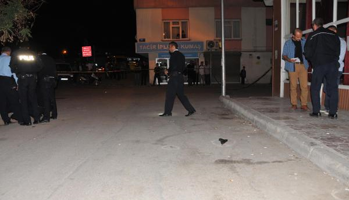 Gaziantep\'te Silahlı Kavga: 1\'i Polis, 2 Yaralı