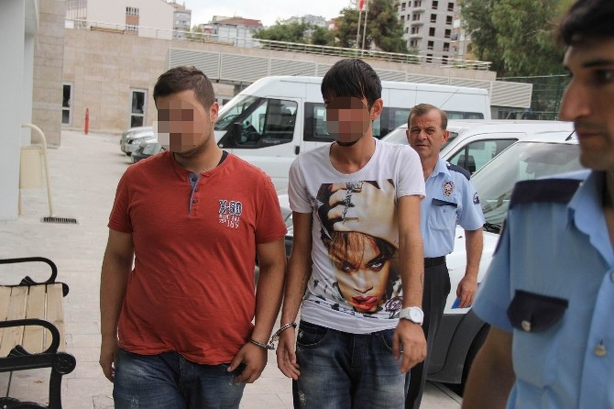 Mezarlıkta Cep Telefonu Gaspına 2 Tutuklama