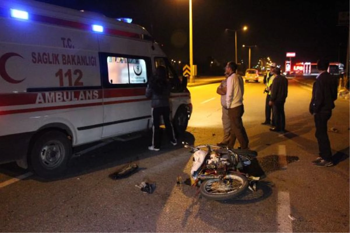 Bolu\'da Motosiklet Hafif Ticari Araca Çarptı: 1 Ölü, 1 Yaralı