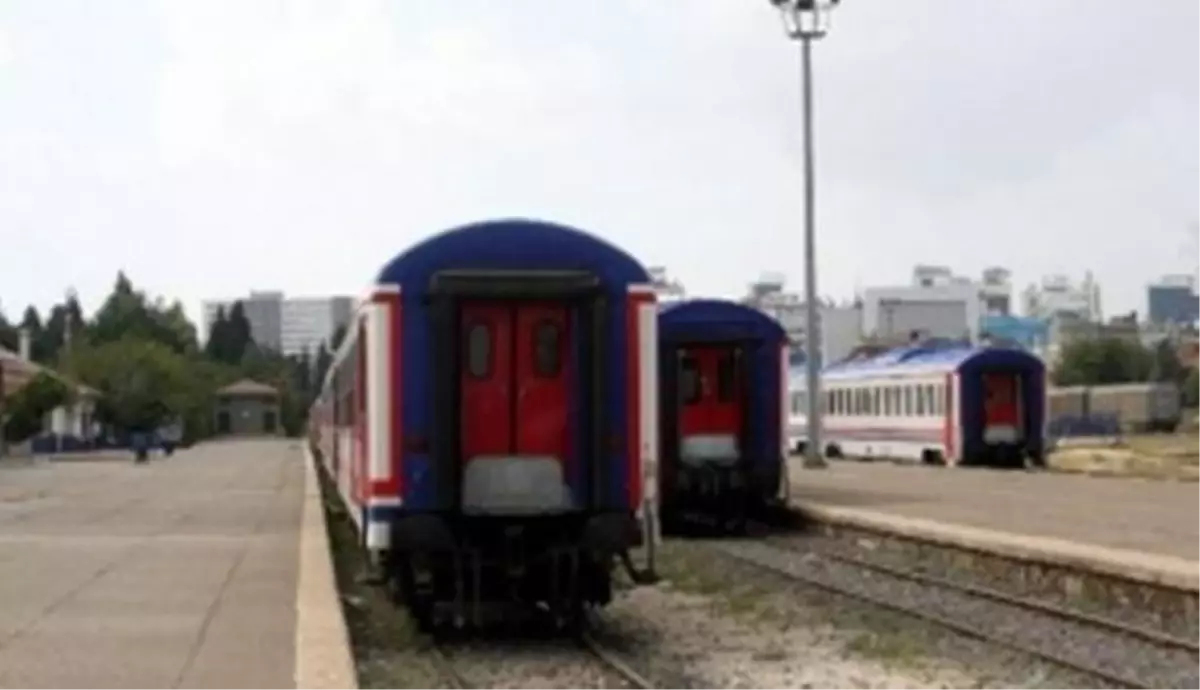 Gaziantep Tren Garı\'na 11 Yıl Sonra Yolcu Treni Geldi