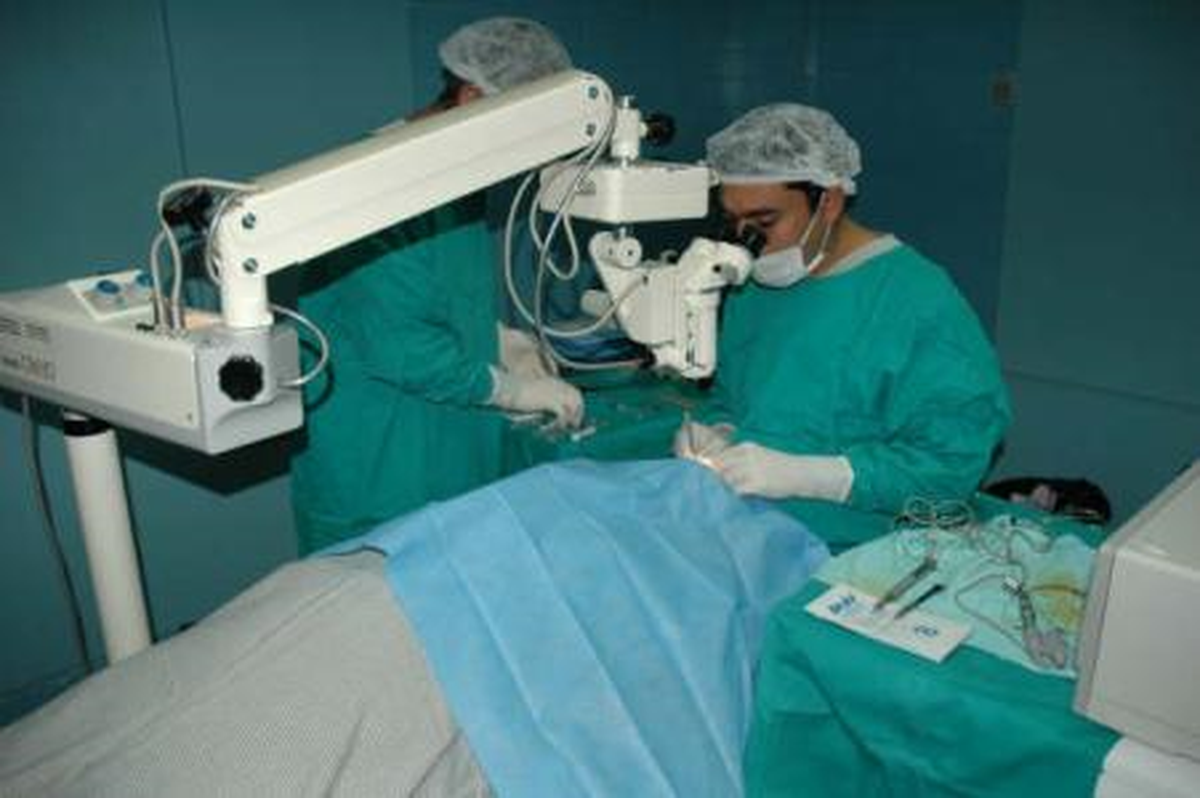 Yüzüne Saplanan Şarapnel Parçası İzmir'de Çıkarıldı