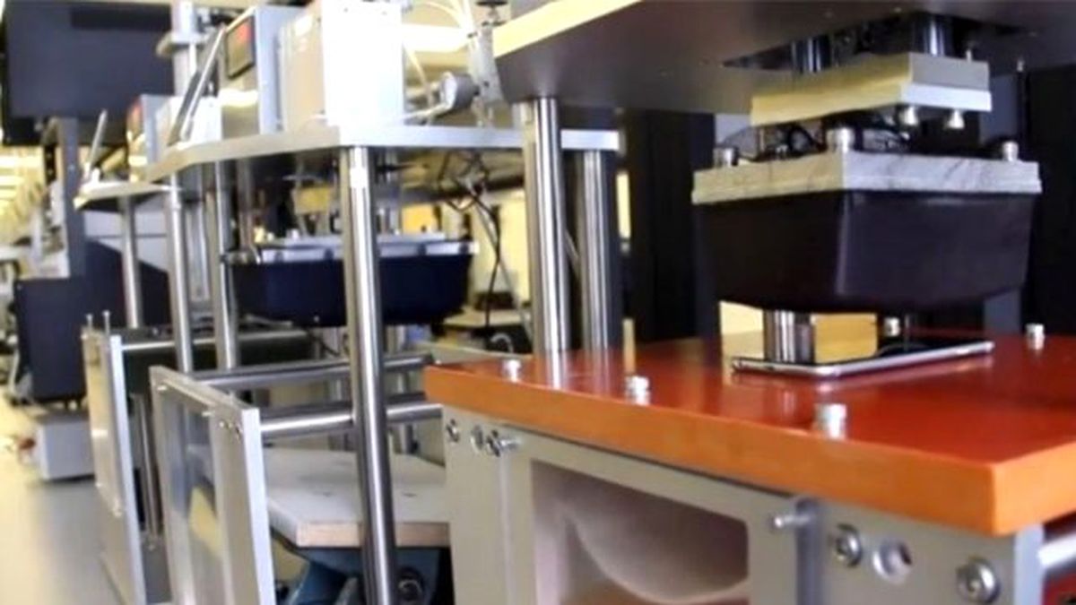 Apple, iPhone 6 Bükülme Şikayetlerinden Sonra Test Laboratuarını Basına Açtı