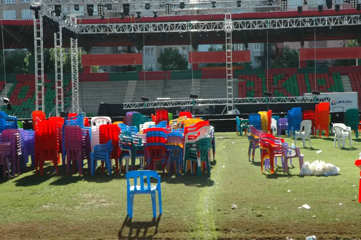 Atatürk Stadının Zeminini Karpuz Festivali Bitirdi