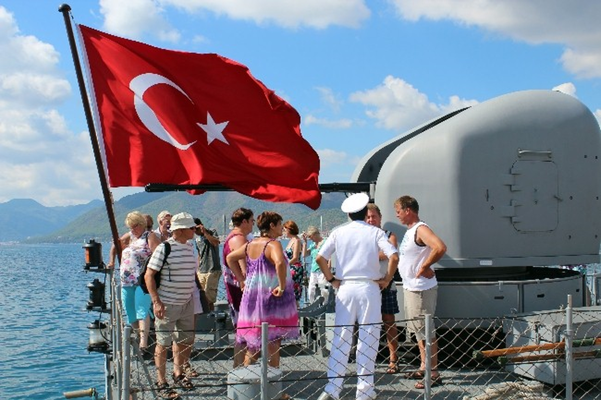 Marmaris\'te Askeri Gemiler Halkın Ziyaretine Açıldı