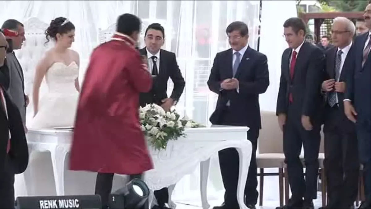 Davutoğlu, Nikah Törenine Katıldı