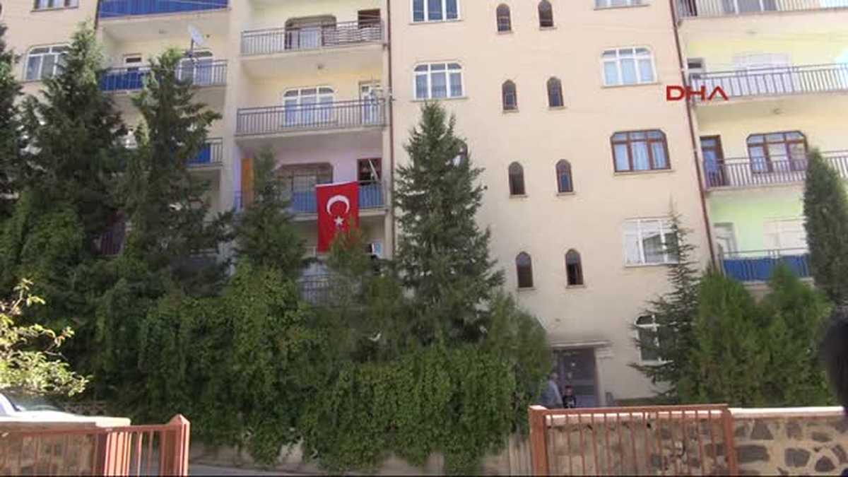 Elazığ Şehit Polisin Baba Evine Ateş Düştü