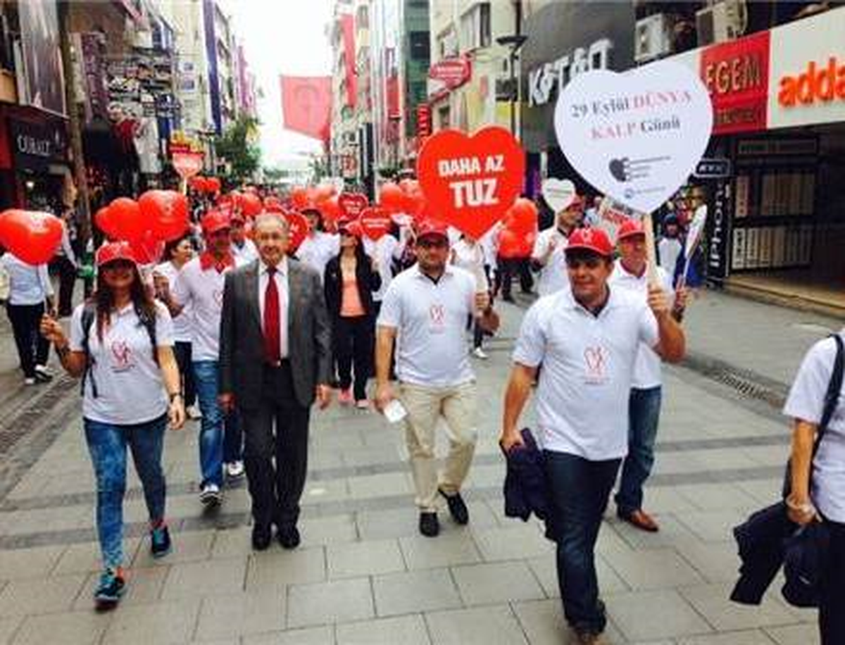 Hipertansiyona Dikkati Çekmek İçin Yürüdüler