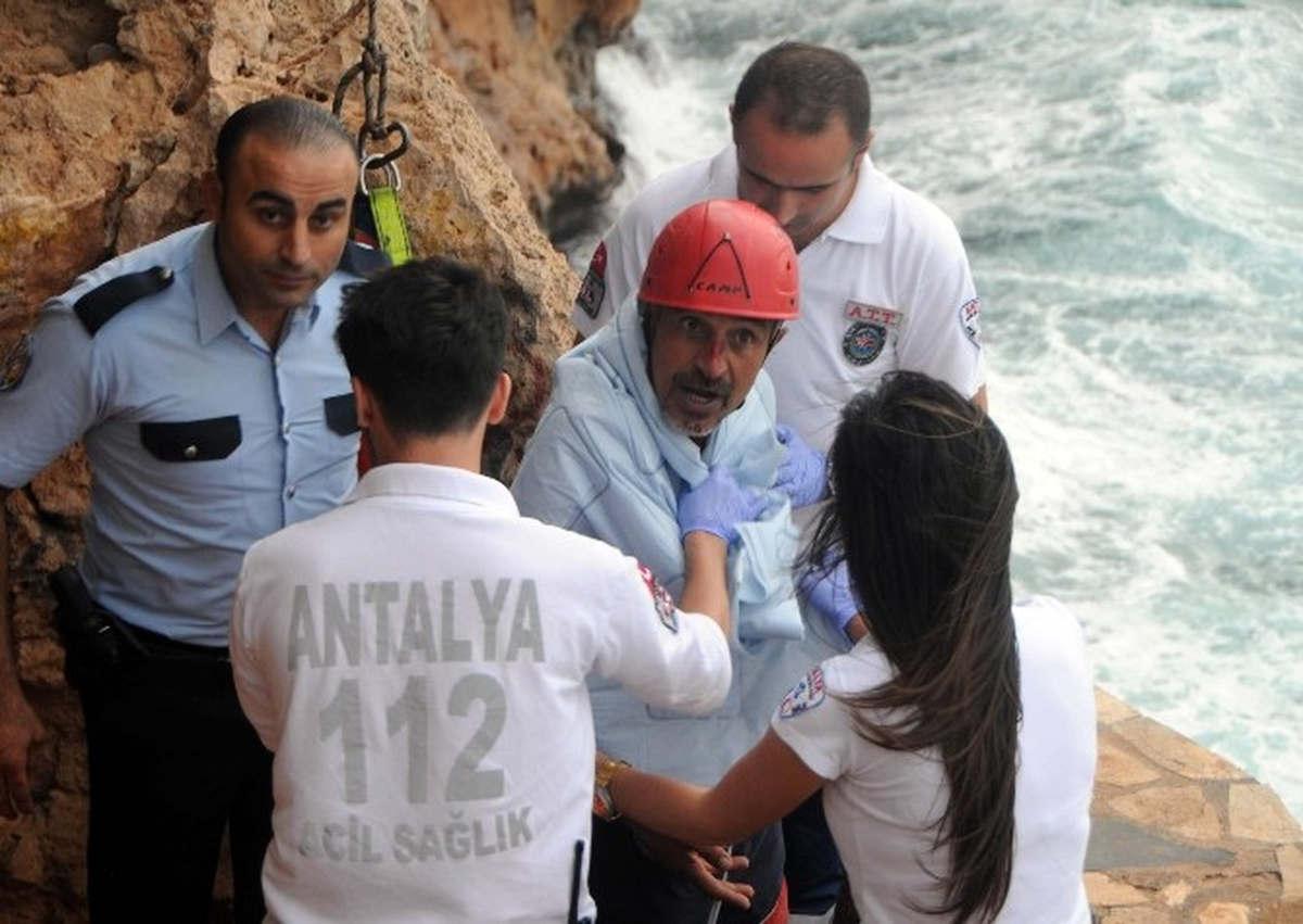 Kayalıklarda Mahsur Kalan Vatandaşı Kurtarma Operasyonu