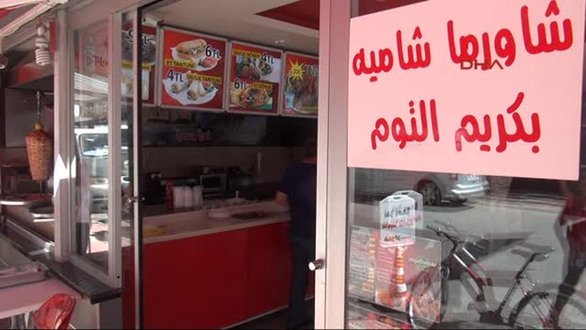 Mersin Suriyeli Esnaftan Türk Halkına Tabelalı Teşekkür