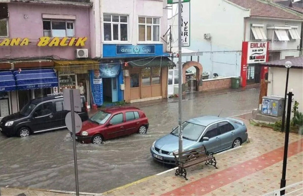Bursa Mudanya\'da Şiddetli Yağış ve Fırtına